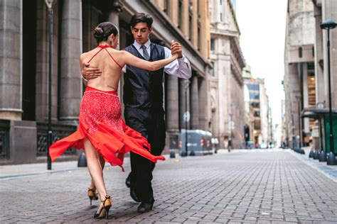 how to salsa dance solo: what makes a good salsa dancer?